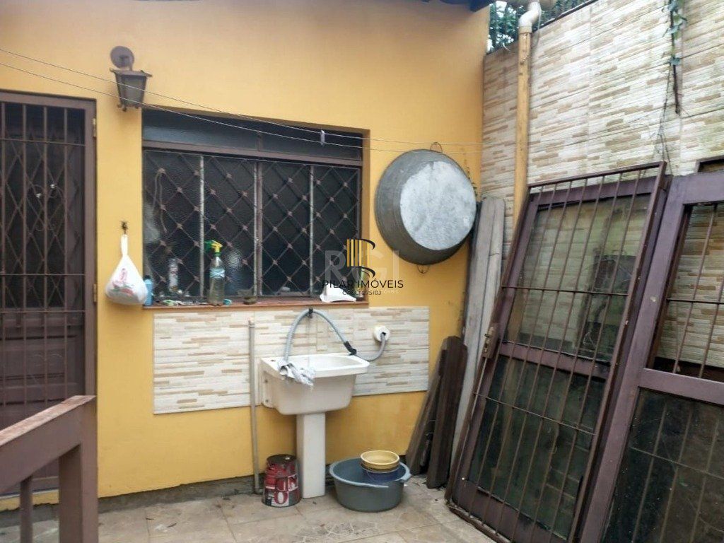 Casa para Venda - 220m², 3 dormitórios, 4 vagas - Teresópolis