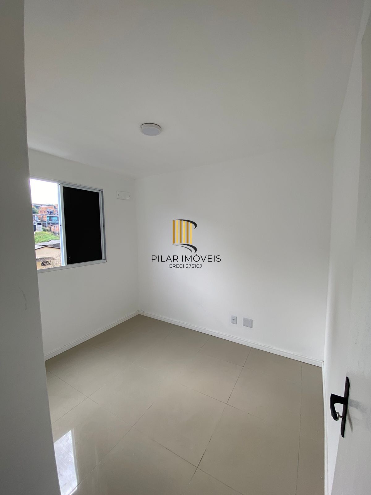 Apartamento de 2 dormitorios á venda no Bairro Vila Nova.
