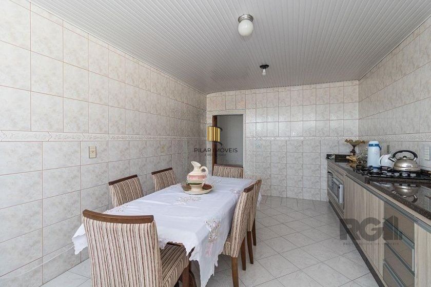 Casa Mista 266m² - 4 dormitórios, 1 suíte, 3 vagas no bairro Parque Santa Fé