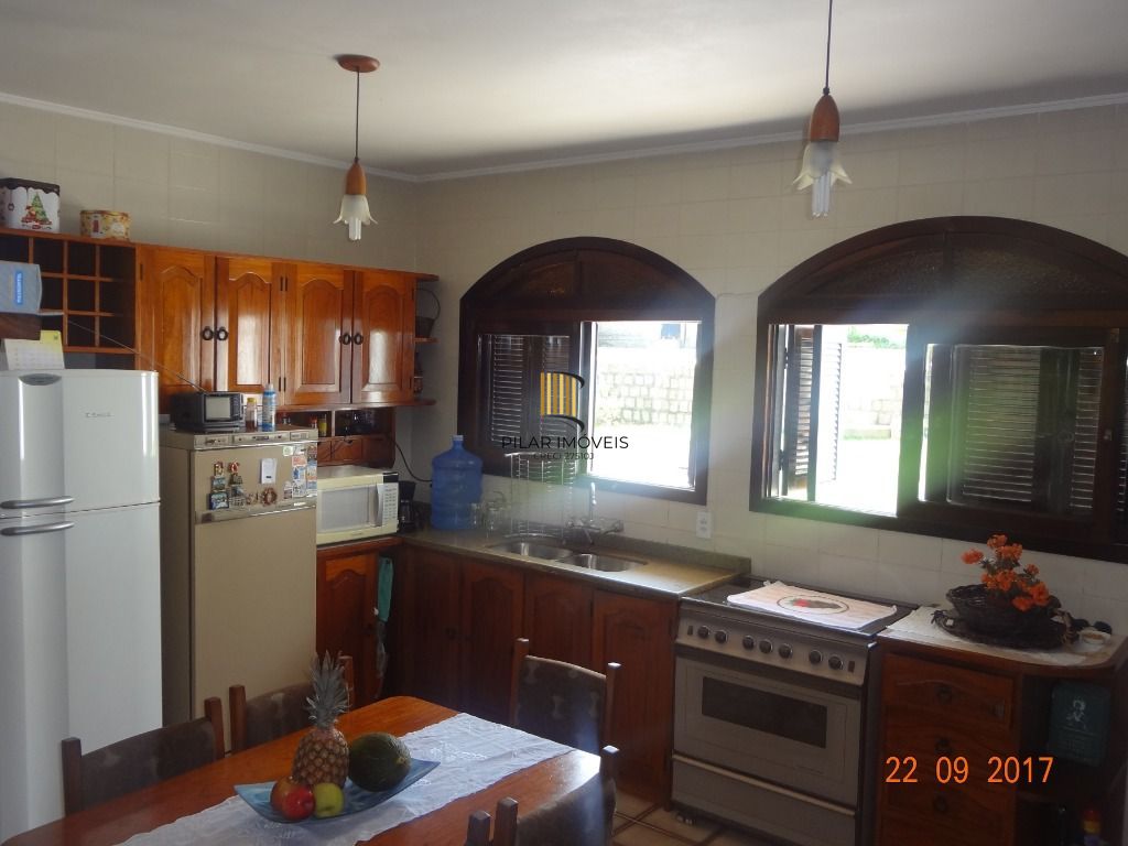 Casa para Venda - 365m², 4 dormitórios, sendo 2 suites, 6 vagas - Nonoai