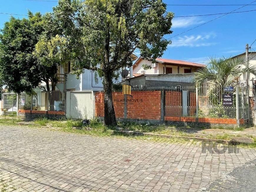 Casa de 3 dormitórios, bairro Sarandi