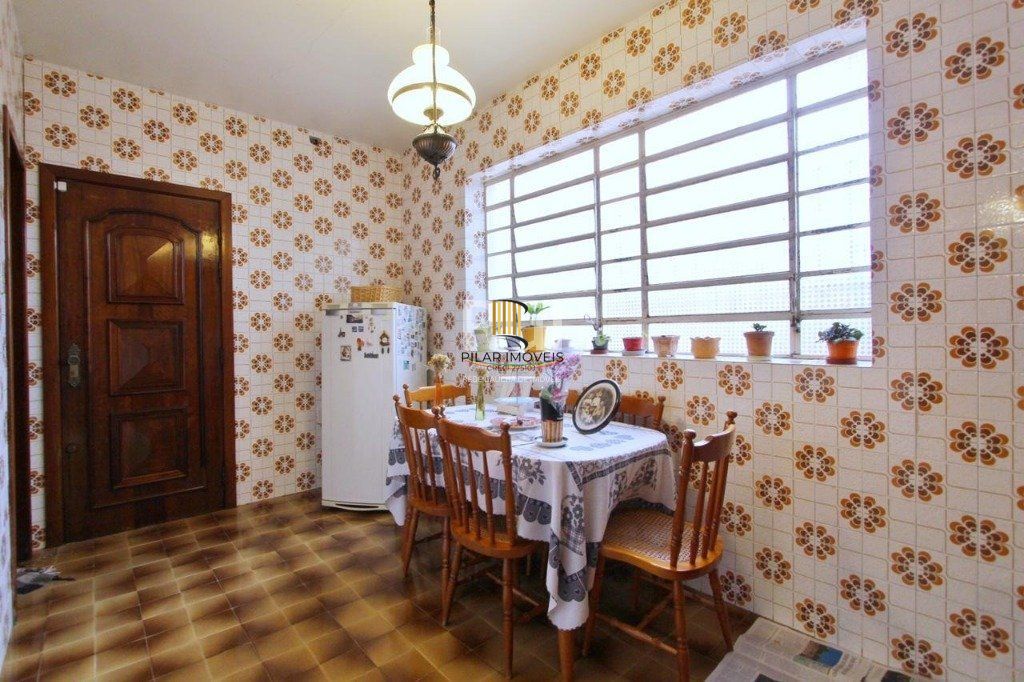 Casa para Venda - 250m², 3 dormitórios, 1 vaga - Teresópolis