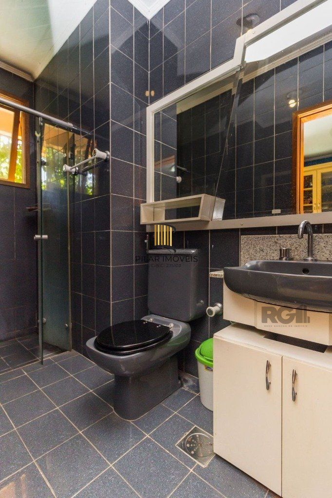 Casa 470m² - 4 dormitórios, 5 vagas no bairro Jardim São Pedro