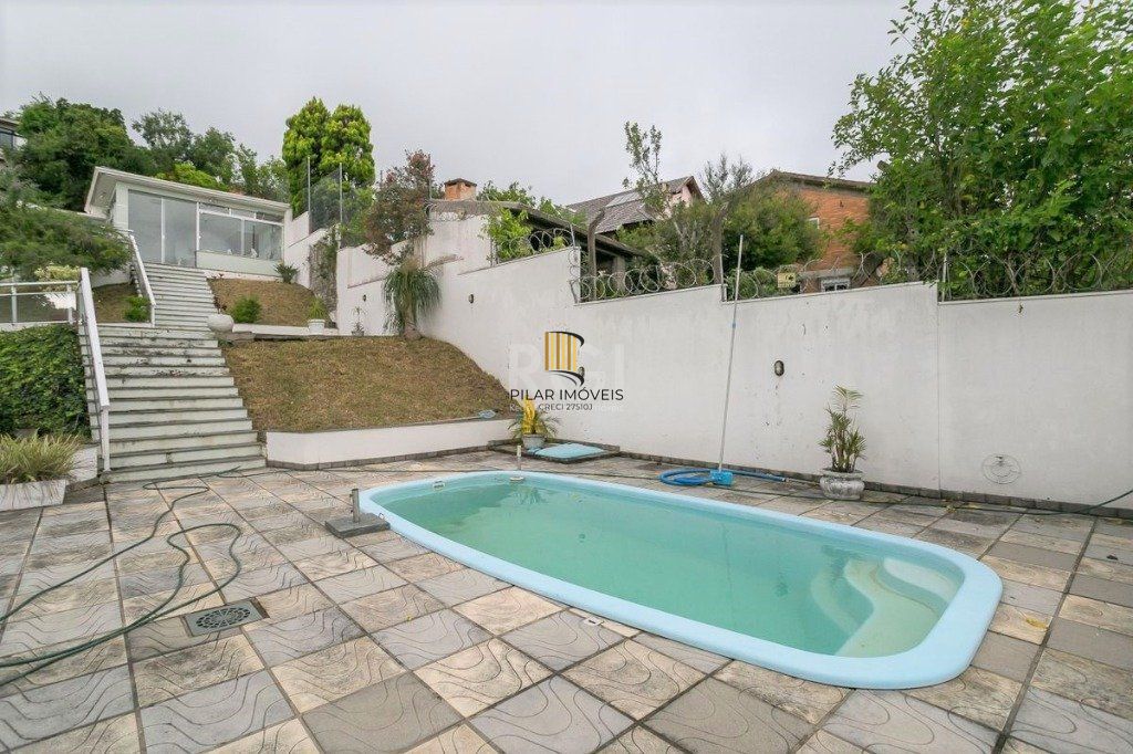Casa para Venda - 279m², 3 dormitórios, sendo 1 suites, 4 vagas - Teresópolis