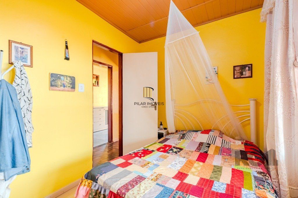Casa de 2 dormitórios, no bairro  Hípica