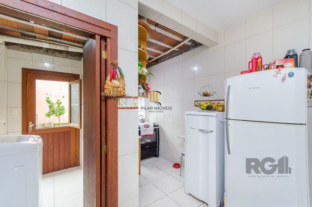 Casa em Condomínio, 166m² - 3 dormitórios, 2 vagas no bairro Guarujá