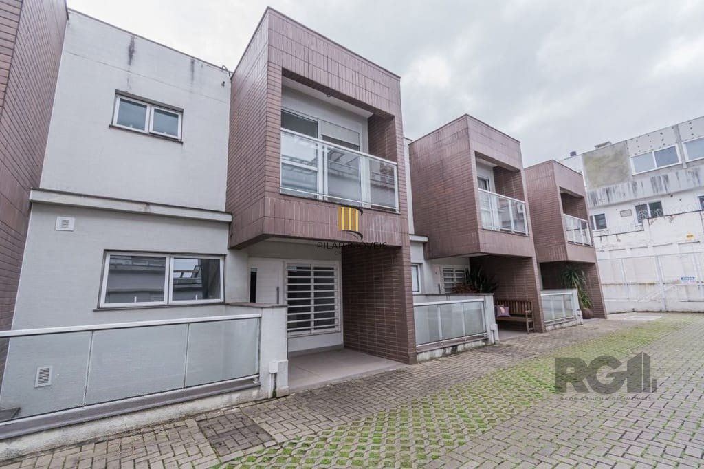 Excelente casa em condomínio de 251m² com 3 suítes e elevador!