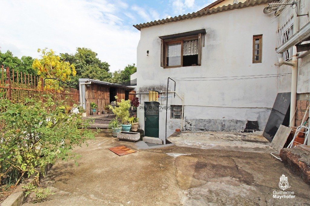 Casa para Venda - 220m², 2 dormitórios, sendo 2 suites, 3 vagas - Teresópolis