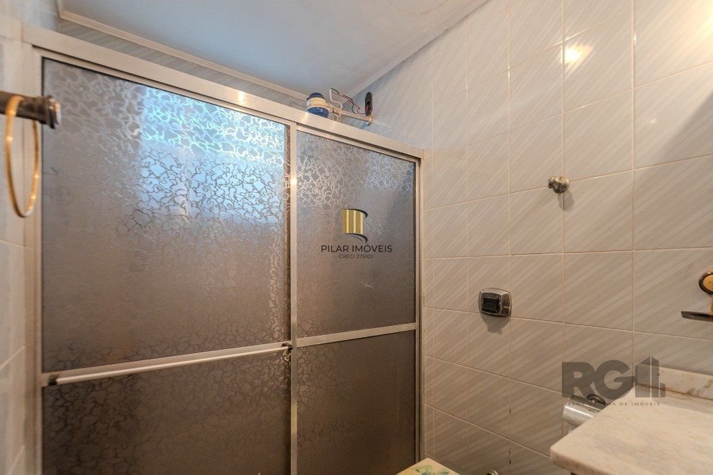 Prédio de 328m² - 4 dormitórios, 2 vagas no bairro Chácara das Pedras