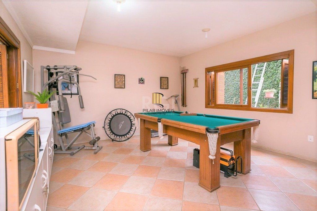 Casa para Venda - 279m², 3 dormitórios, sendo 1 suites, 4 vagas - Teresópolis