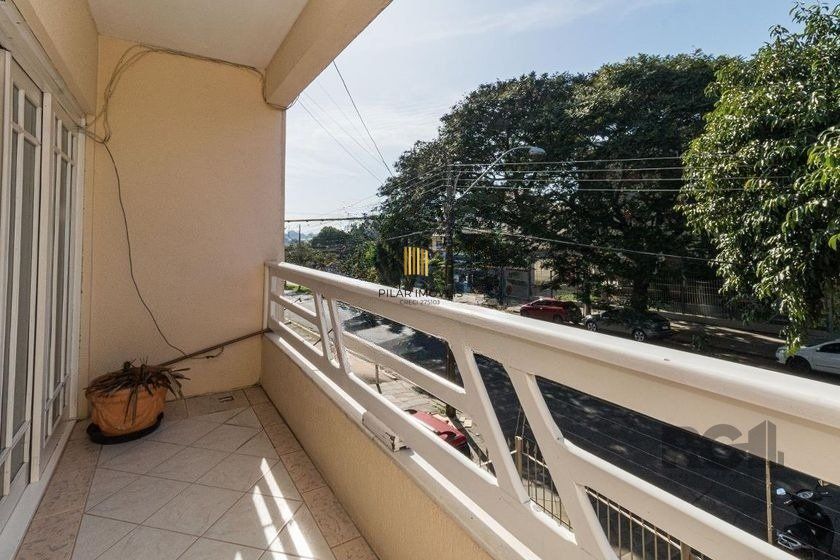 Casa Mista 266m² - 4 dormitórios, 1 suíte, 3 vagas no bairro Parque Santa Fé