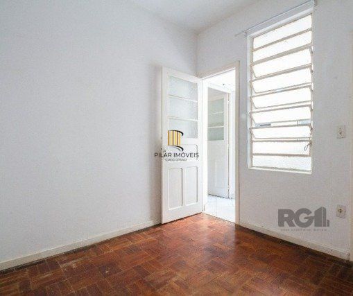 apartamento amplo e bem localizado de 2 dormitórios+dependência