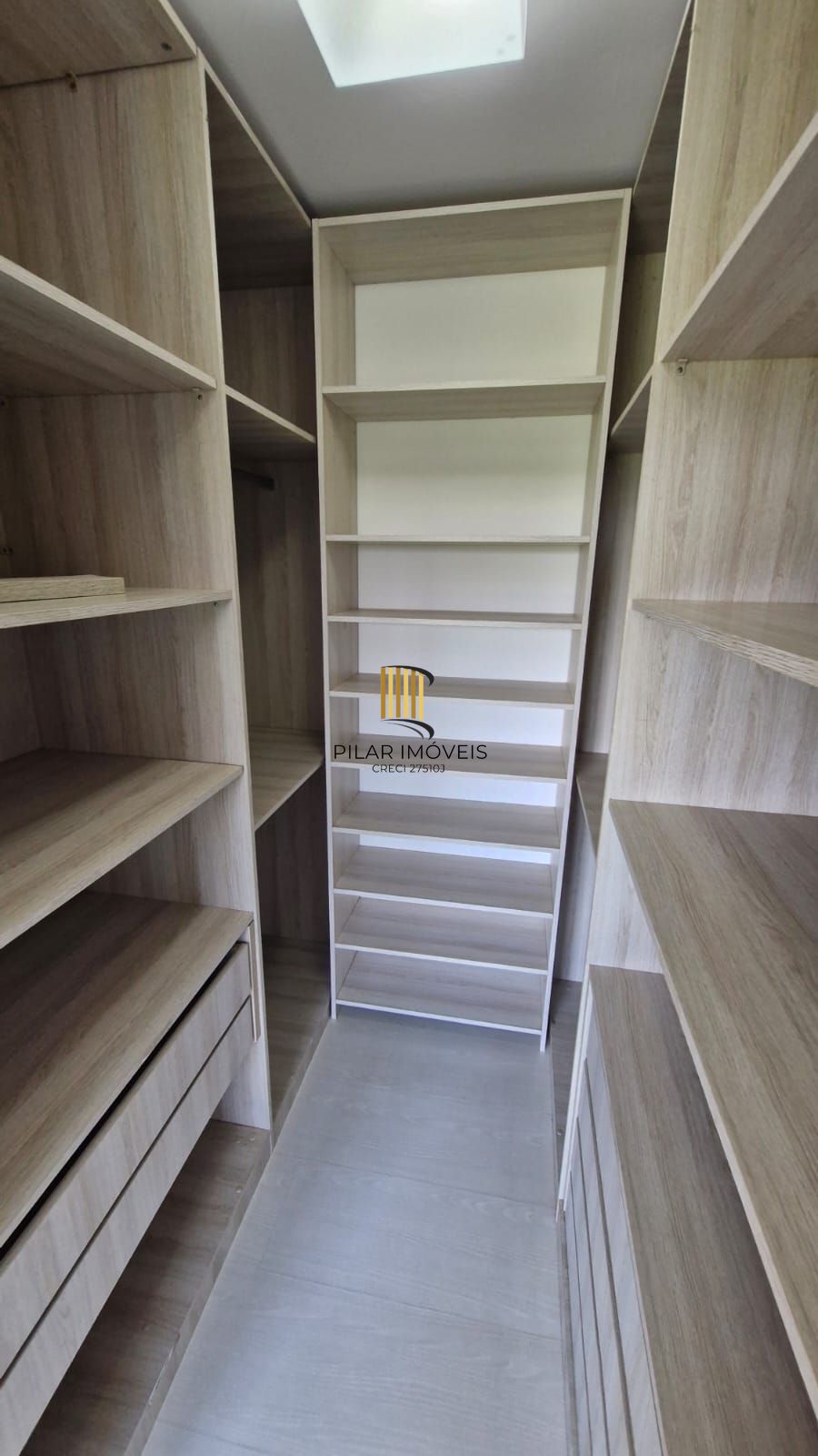 Casa em Condominio fechado, 5 dormitórios com infraestrutura completa