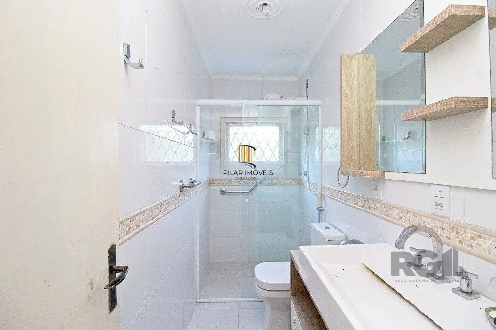 Casa de 3 dormitórios, no bairro Aberta dos Morros