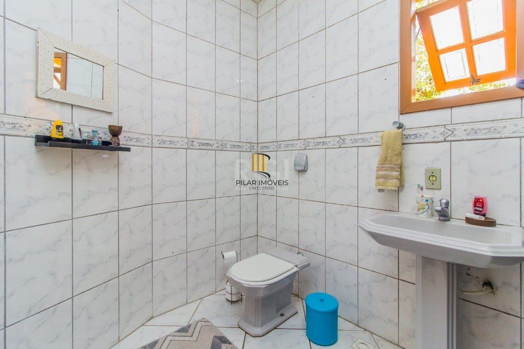 Casa para Venda - 300m², 4 dormitórios, sendo 1 suites, 3 vagas - Santa Isabel