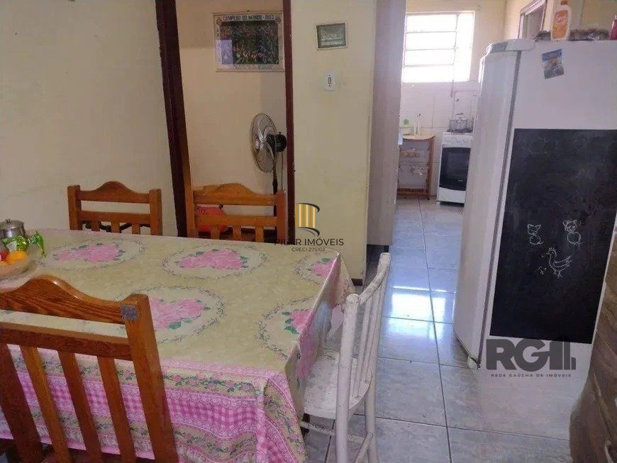Casa de 2 dormitórios no bairro Cavalhada