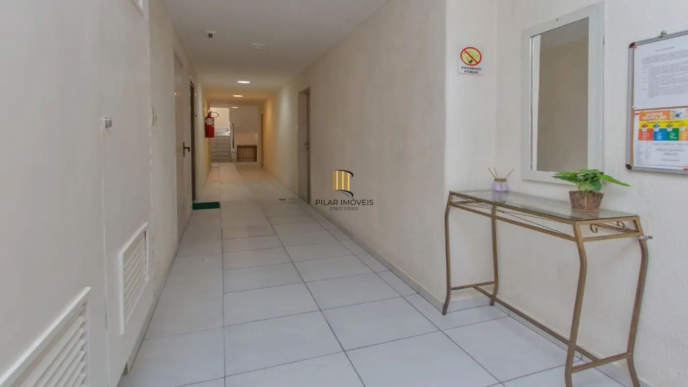 Apartamento com 3 dormitórios e 99m² à venda em Petrópolis.
