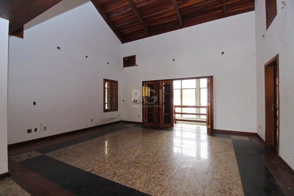 Casa para Venda - 840m², 7 dormitórios, sendo 3 suites, 8 vagas - Medianeira
