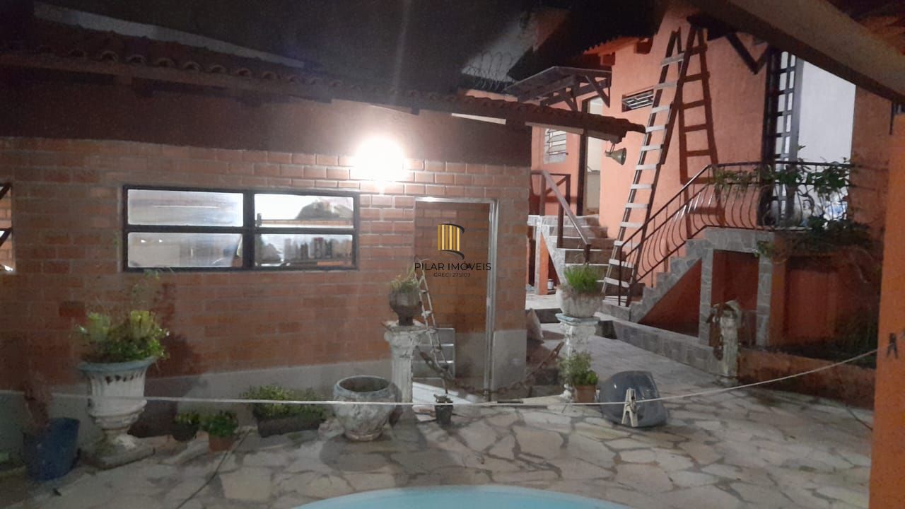 Casa à venda com piscina no bairro Glória, Zona Sul de Porto Alegre – 207m² construídos, pátio amplo e excelente potencial residencial