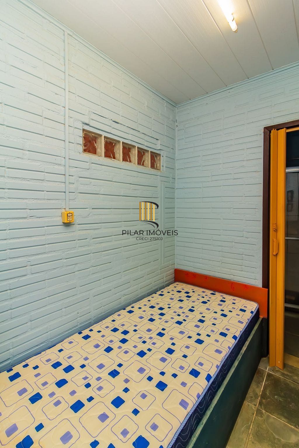 Casa de 3 dormitórios, no Bairro Ponta Grossa - Porto Alegre