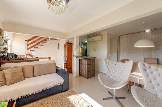 Casa em Condomínio à venda com 4 dormitórios, 248m² e 4 vagas no bairro Teresópolis, em Porto Alegre .