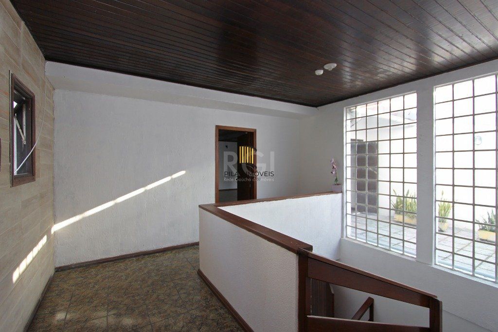 Casa para Locação/Aluguel - 240m², 4 dormitórios, 6 vagas - Nonoai