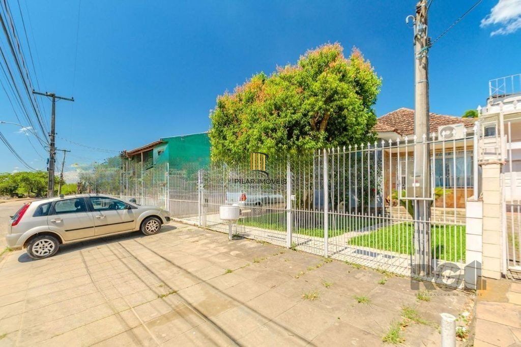 Casa de 3 dormitórios no bairro Rubem Berta