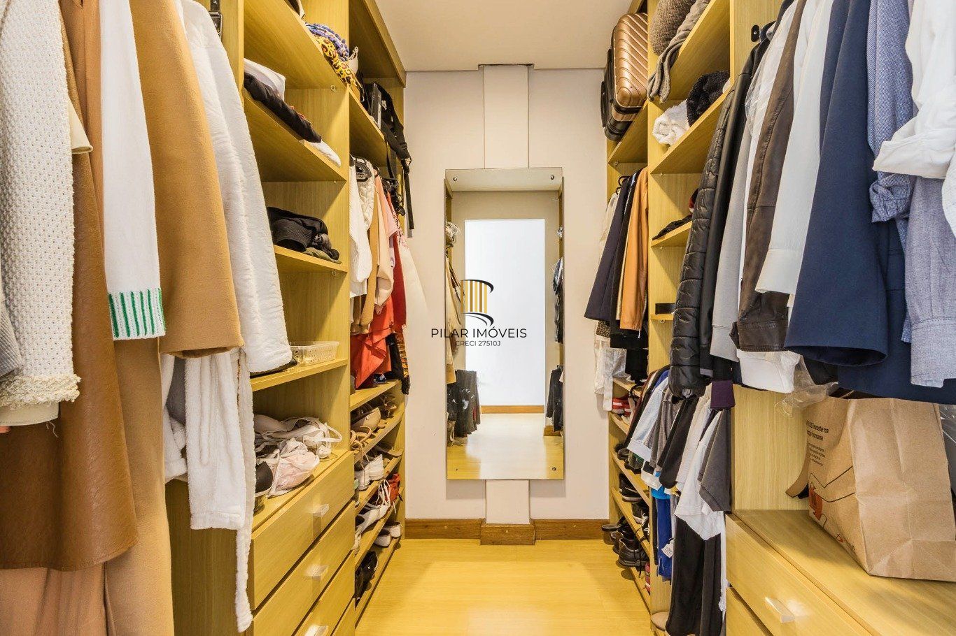 Apartamento com 3 quartos e 147m² à venda em Moinhos de Vento, Porto Alegre.