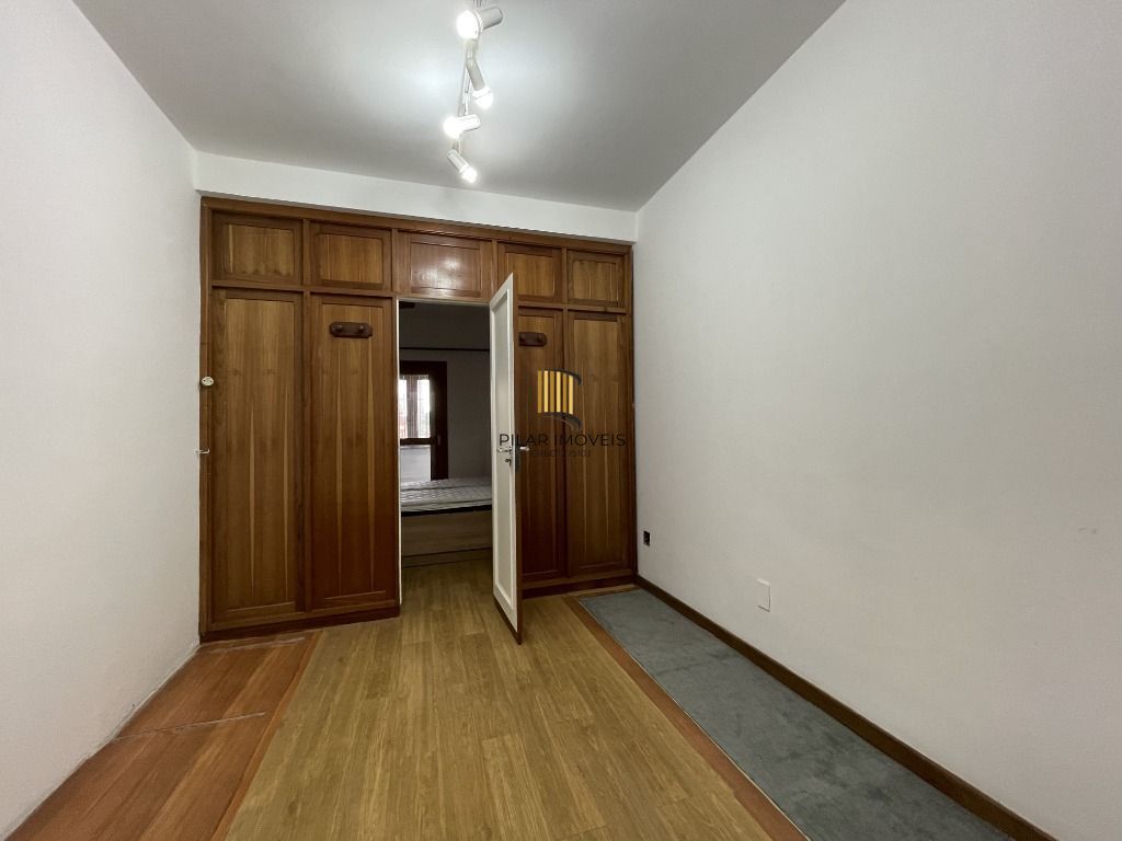 Casa 6 dormitórios no bairro Partenon