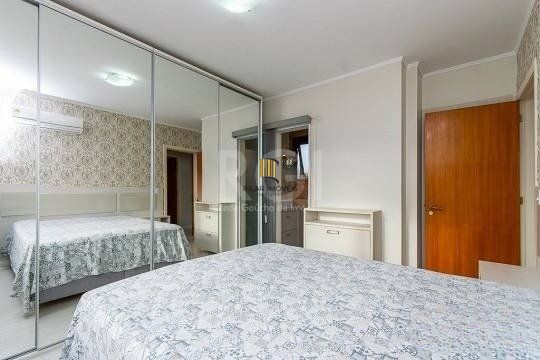 EXCELENTE COBERTURA COM 2 DORMITÓRIOS, PISCINA E 1 VAGA DE GARAGEM.