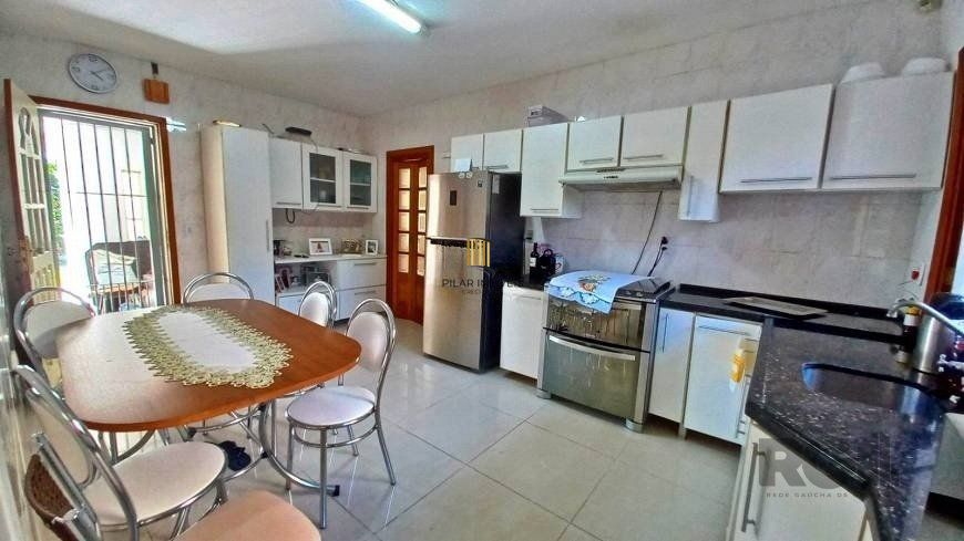 Casa de 4 dormitórios, bairro Espírito Santo