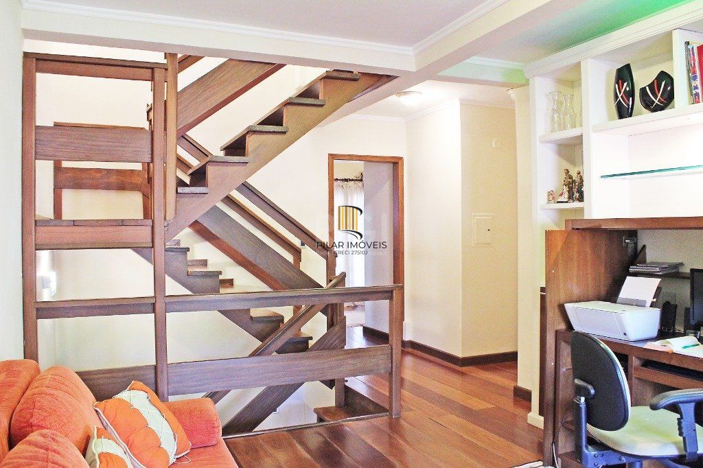 Casa para Venda - 300m², 4 dormitórios, sendo 1 suites, 4 vagas - Coronel Aparício Borges