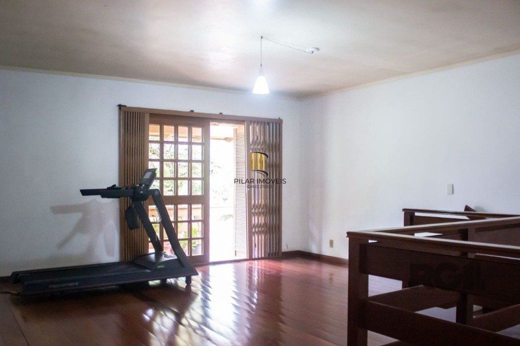 Casa 298m² - 4 dormitórios, 3 vagas na Zona Norte