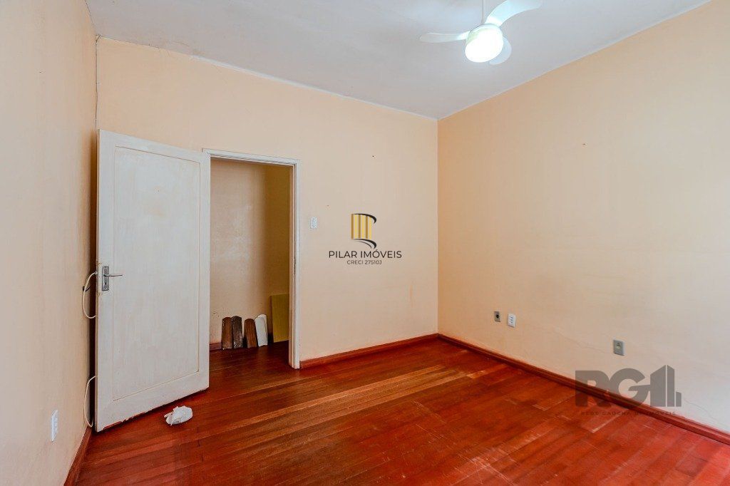 Casa 3 dormitórios no bairro Medianeira