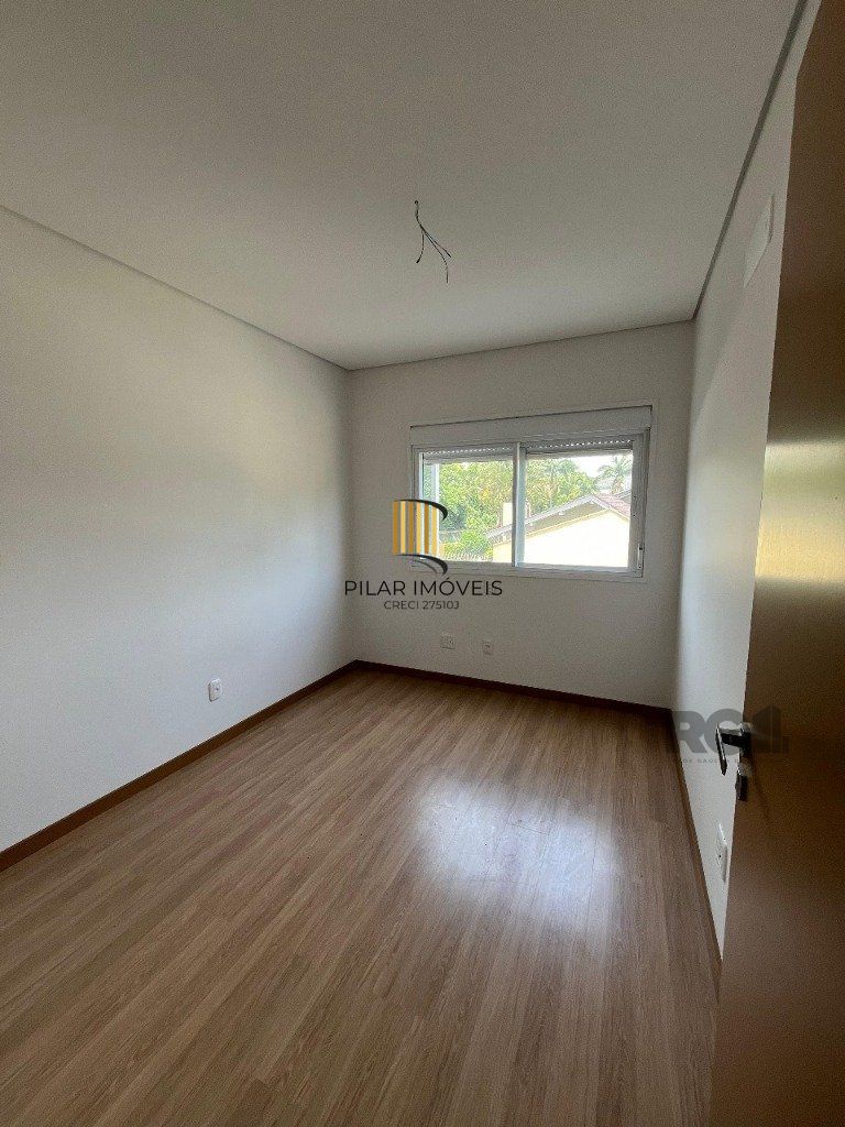 Apartamento NOVO de 104m² - 3 dormitórios, 1 suíte, churrasqueira e 2 vagas de garagem no bairro Petrópolis