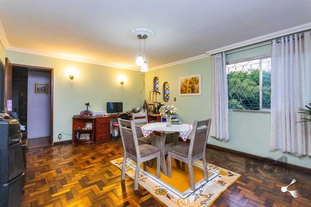 Casa para Venda - 240m², 3 dormitórios, sendo 1 suites, 3 vagas - Cristal