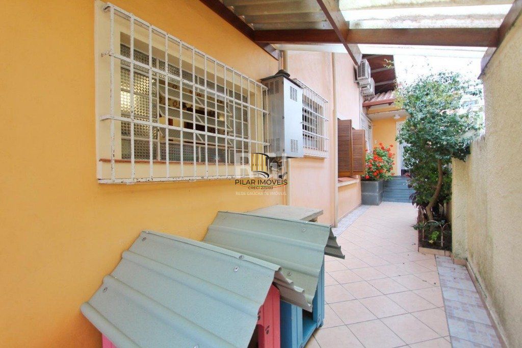 Casa para Venda - 250m², 3 dormitórios, 1 vaga - Teresópolis