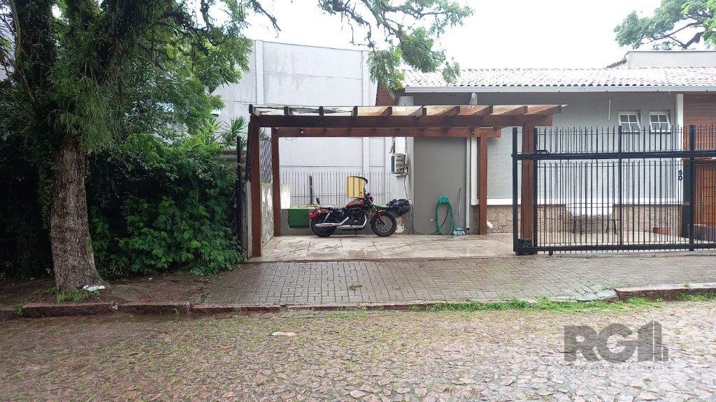 Casa 3 dormitórios no bairro Teresópolis