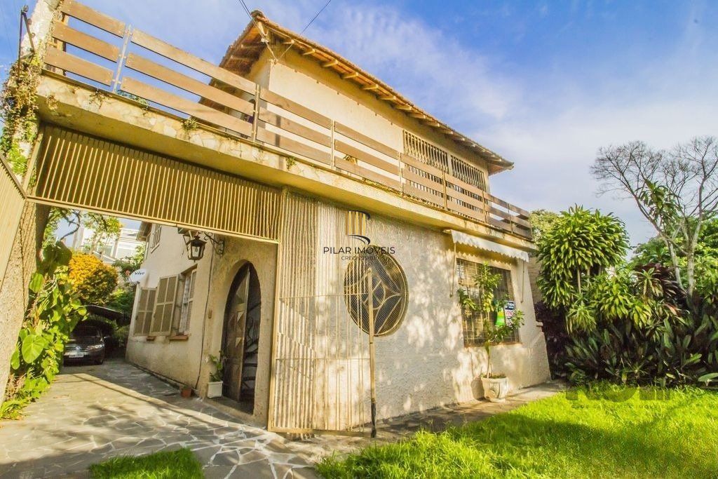 Casa de 4 dormitórios, bairro Santa Tereza