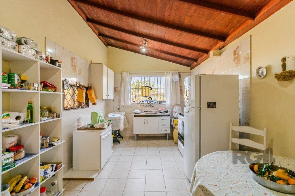 Casa de 2 dormitórios, no bairro  Hípica