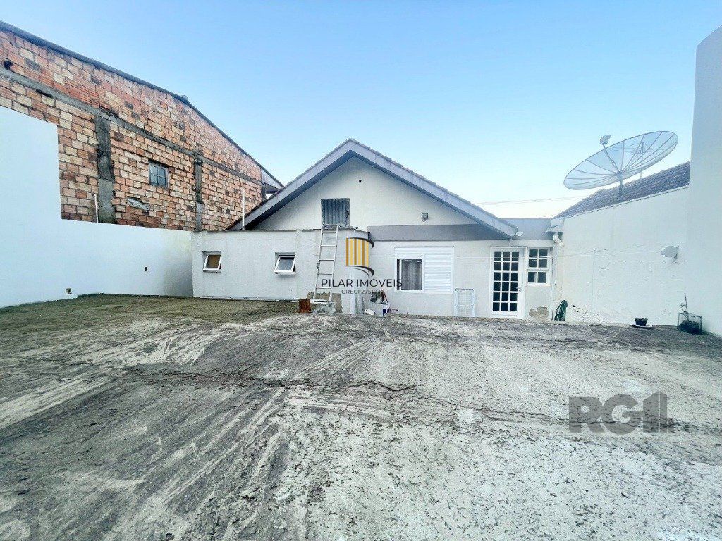 Casa de 2 dormitórios no bairro Jardim Sabará