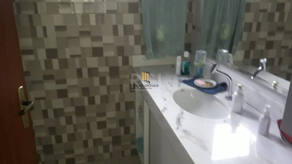 Casa para Venda - 228m², 3 dormitórios, 3 vagas - Teresópolis