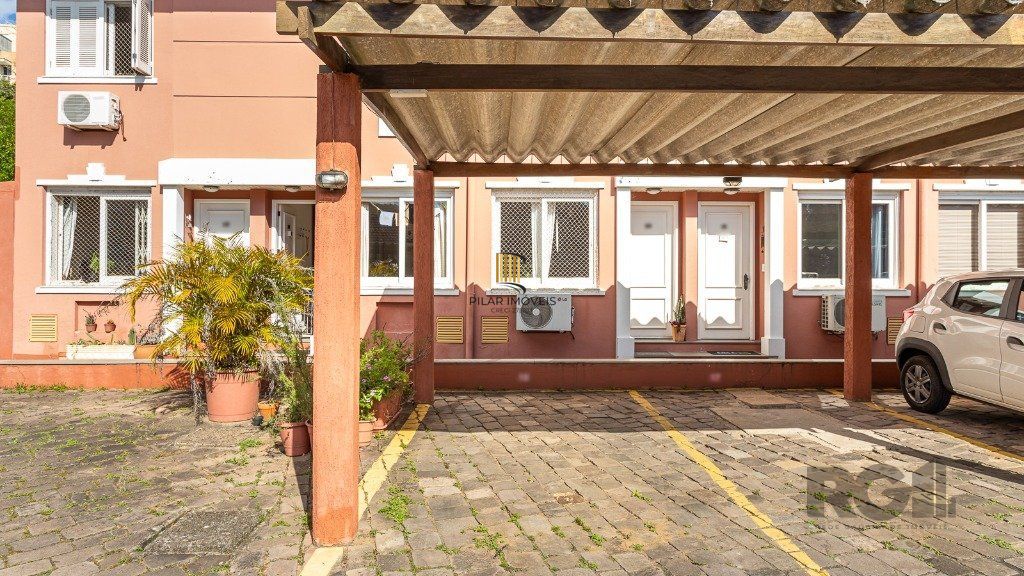 Casa em condomínio de 109m² - 3 dormitórios, 1 suíte e 1 vaga no bairro Teresópolis