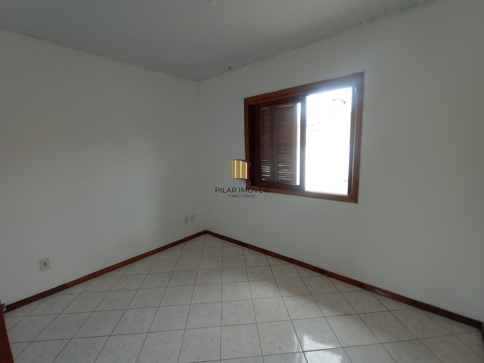 Casa 2 dormitórios no bairro Hípica