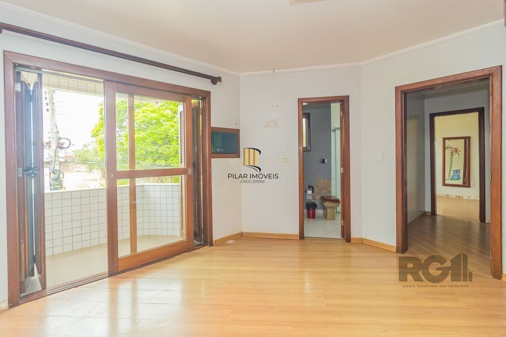 Casa com 240m², 3 dormitórios, 6 vagas no bairro Sarandi
