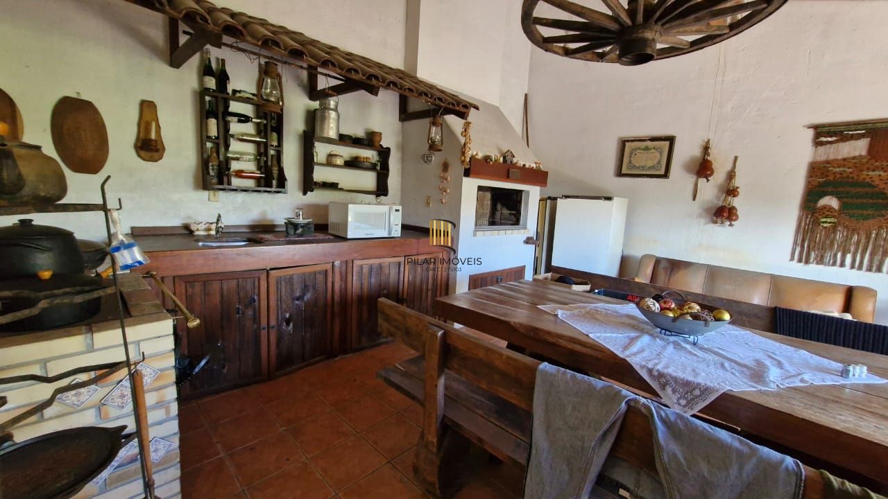 Casa de Cinema na Glória, com 500m² de área privada, 3 dormitórios, piscina, horta, lareira, elevador, gradeada 4 garagens