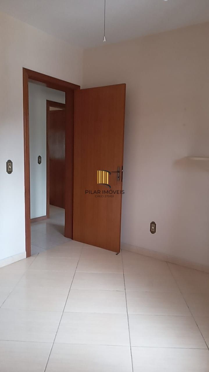 Casa 03 dormitórios, com páteo