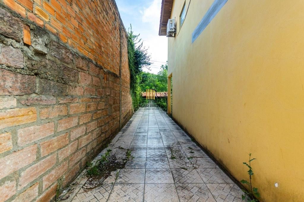 Casa de 3 dormitórios no Bairro Lomba do Pinheiro - Porto Alegre