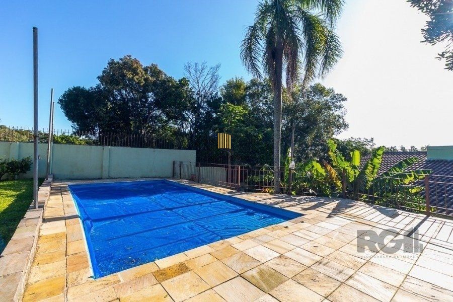 Casa com 400m² privativos e 1000m² de terreno, com vista. Um paraíso no Morro Apamecor!