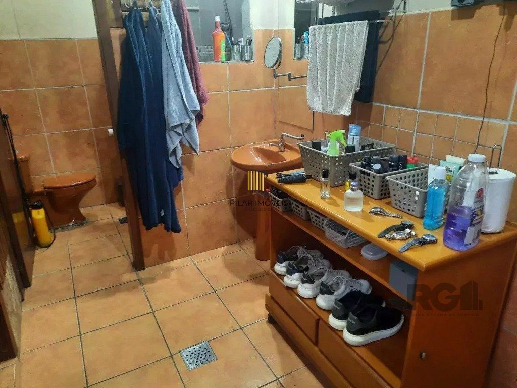 Casa de 3 dormitórios, no bairro Glória
